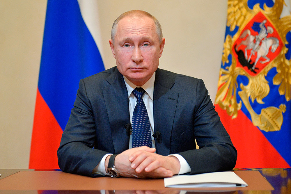 Путин поручил перевести платежи за газ в рубли для недружественных стран