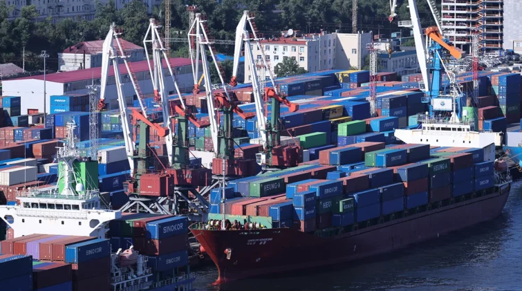 Более чем на треть  вырос объем товаров, ввозимых на Дальний Восток морским транспортом