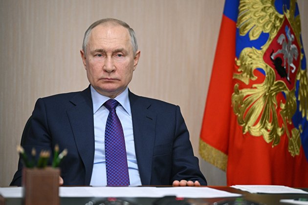 Путин поручил Минтрансу сократить очереди фур на погранпунктах